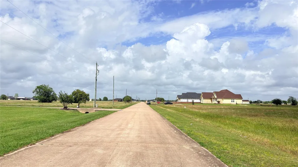 383 Brahman Trail Angleton, TX 77515