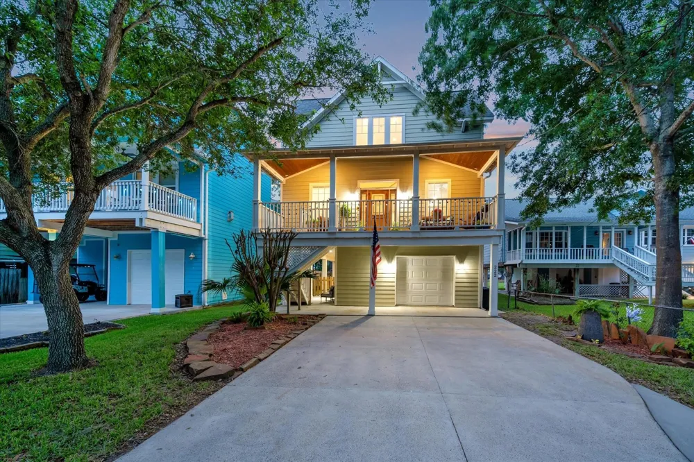 222 Oak Road Road Clear Lake Shores, TX 77565