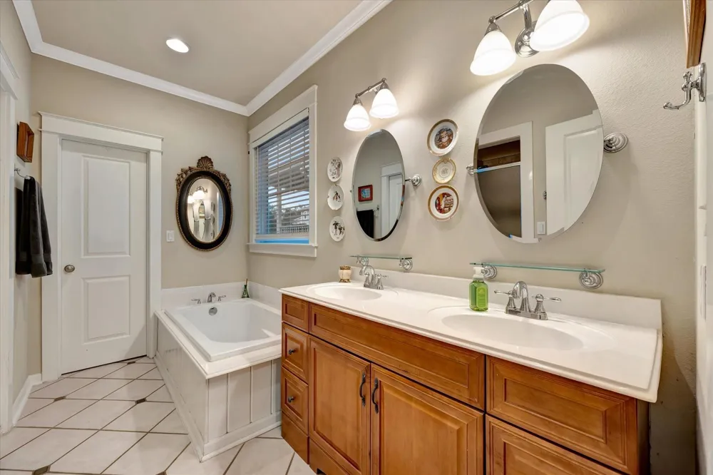 222 Oak Road Road Clear Lake Shores, TX 77565