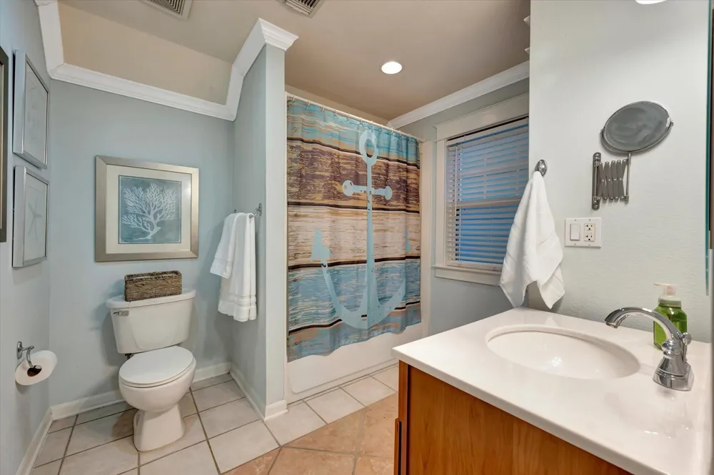 222 Oak Road Road Clear Lake Shores, TX 77565
