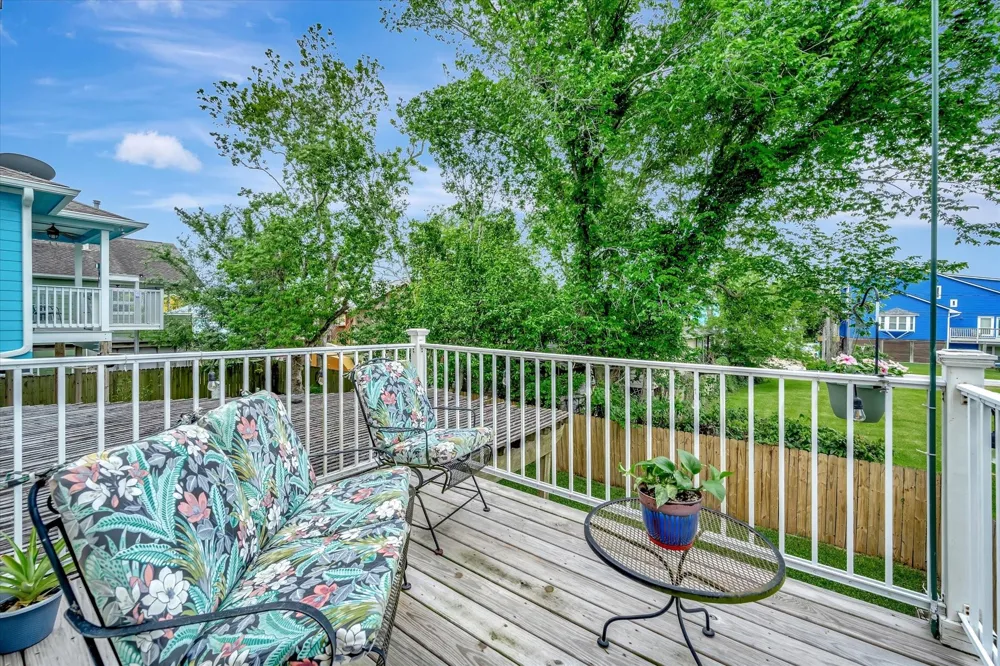 222 Oak Road Road Clear Lake Shores, TX 77565