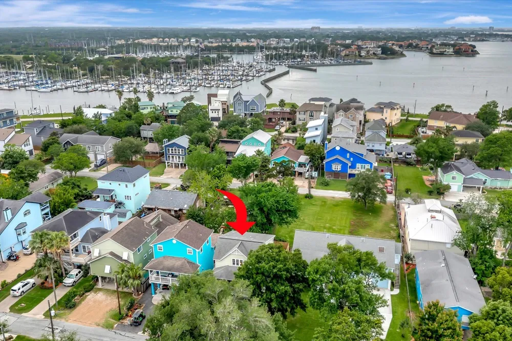 222 Oak Road Road Clear Lake Shores, TX 77565