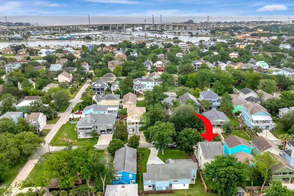 222 Oak Road Road Clear Lake Shores, TX 77565