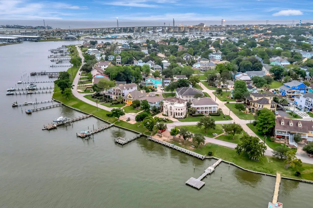 222 Oak Road Road Clear Lake Shores, TX 77565