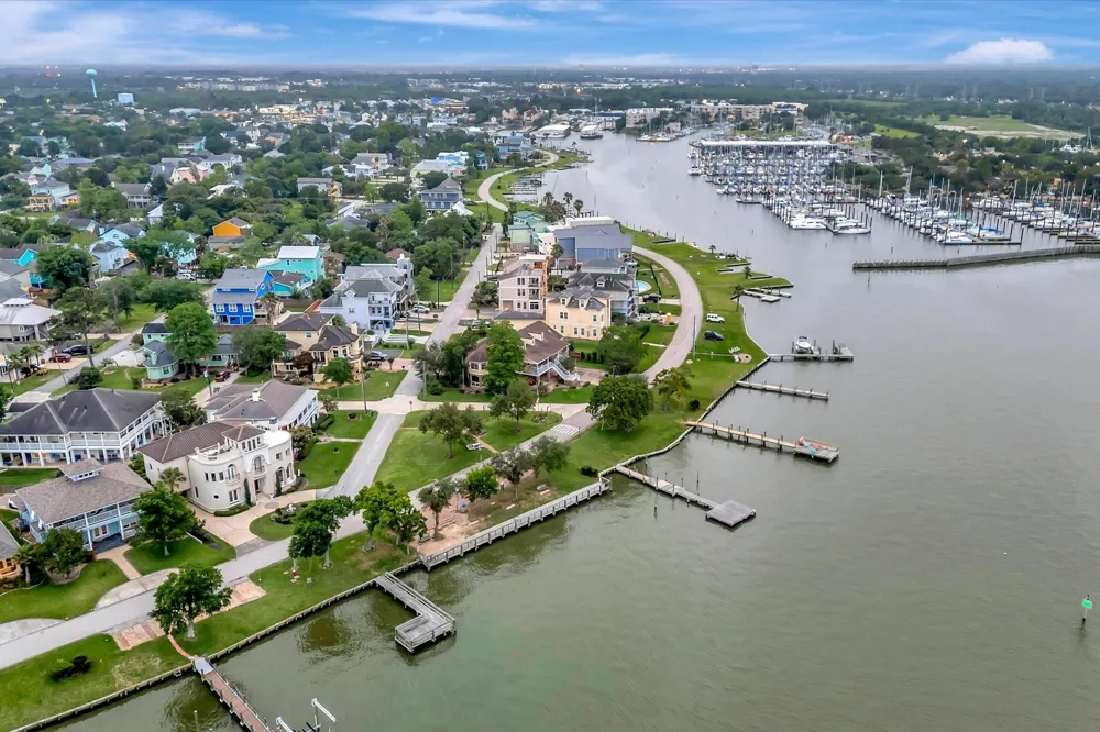 222 Oak Road Road Clear Lake Shores, TX 77565