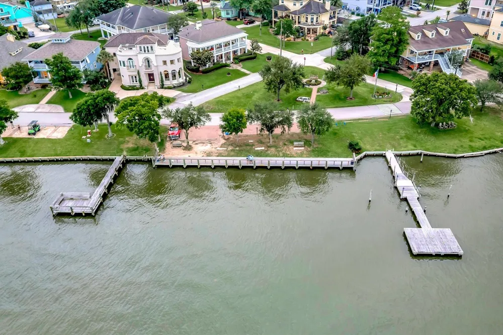 222 Oak Road Road Clear Lake Shores, TX 77565