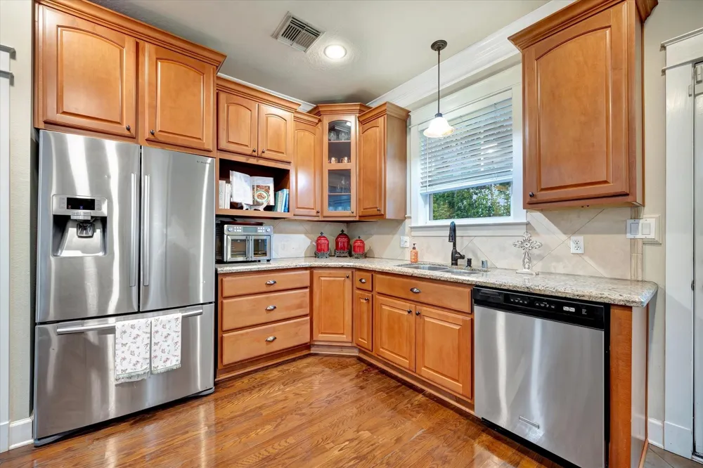 222 Oak Road Road Clear Lake Shores, TX 77565