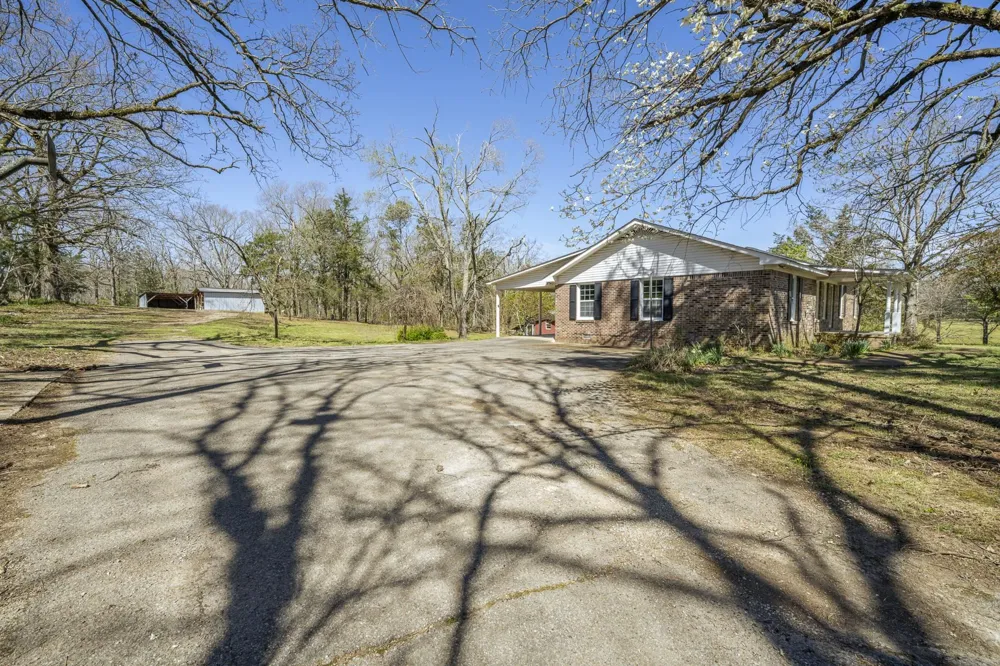 9265 Hwy 128 Savannah, TN 38372
