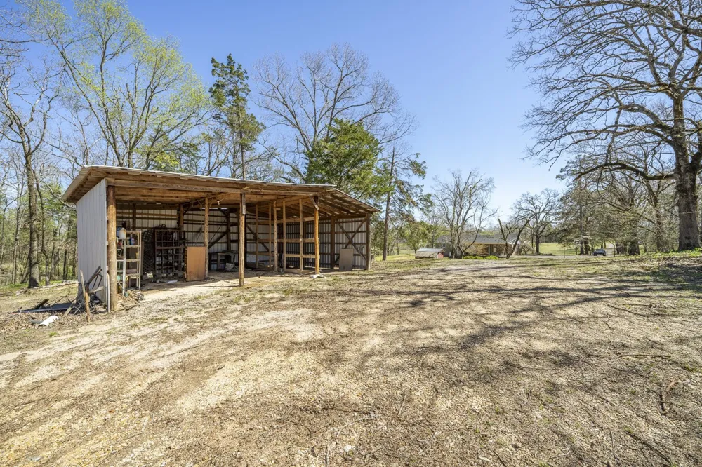 9265 Hwy 128 Savannah, TN 38372