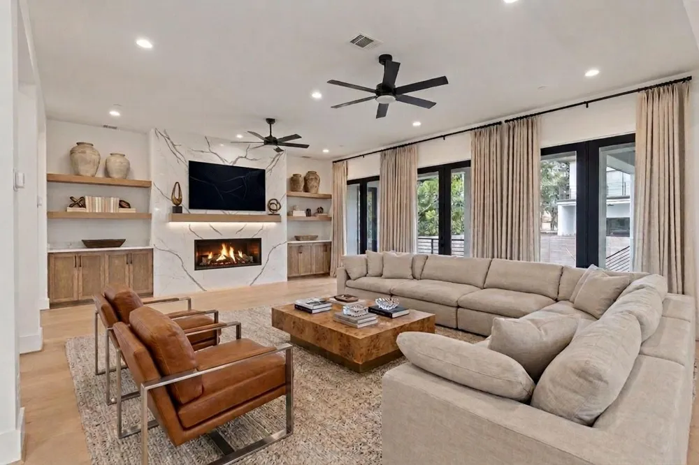 5009 Holt Street Bellaire, TX 77401