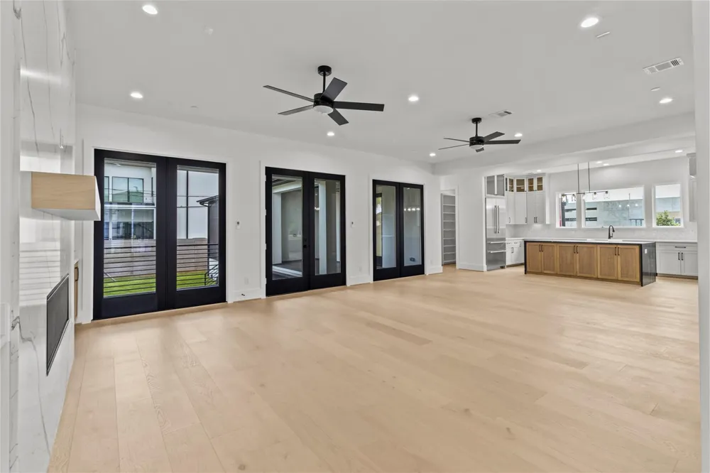 5009 Holt Street Bellaire, TX 77401