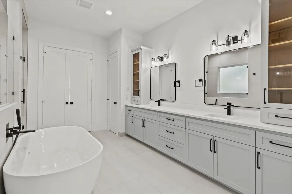 5009 Holt Street Bellaire, TX 77401