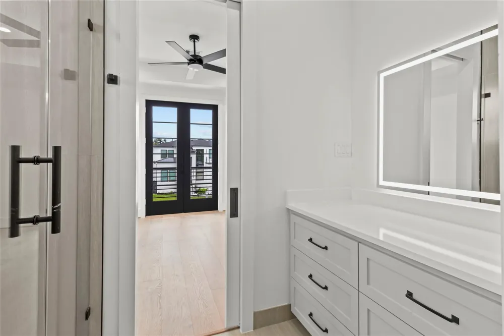5009 Holt Street Bellaire, TX 77401
