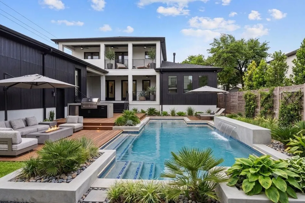 5009 Holt Street Bellaire, TX 77401