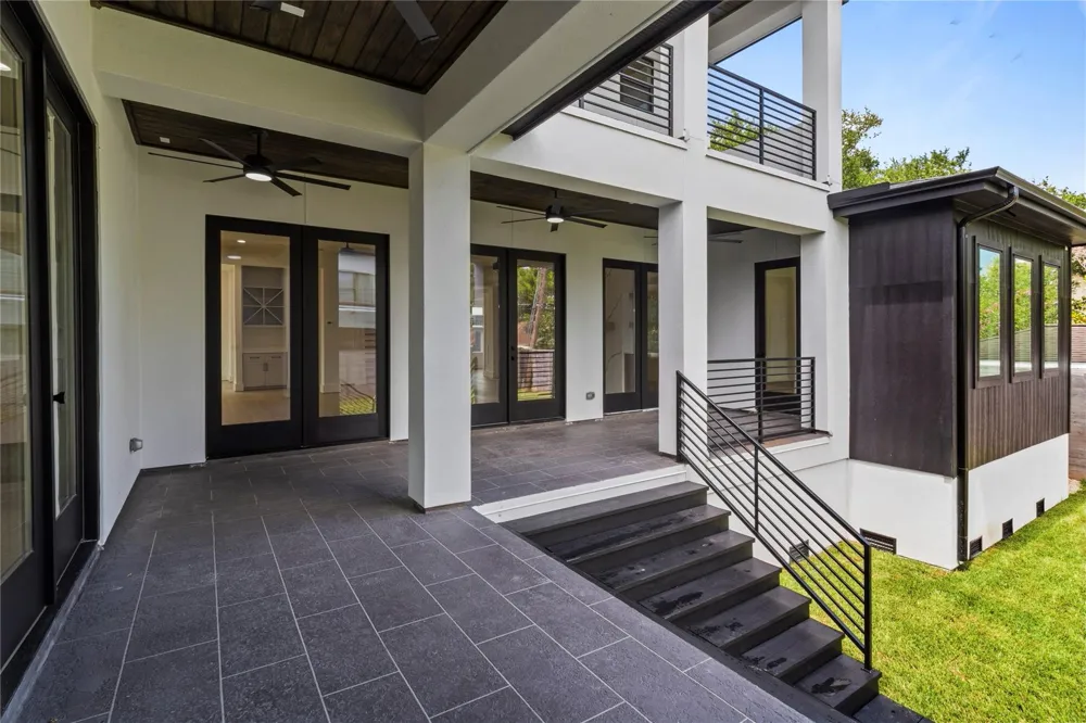 5009 Holt Street Bellaire, TX 77401