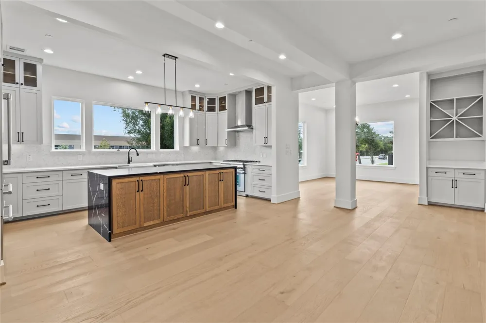 5009 Holt Street Bellaire, TX 77401