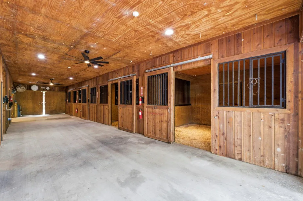 43 Pool Road Richards, TX 77873