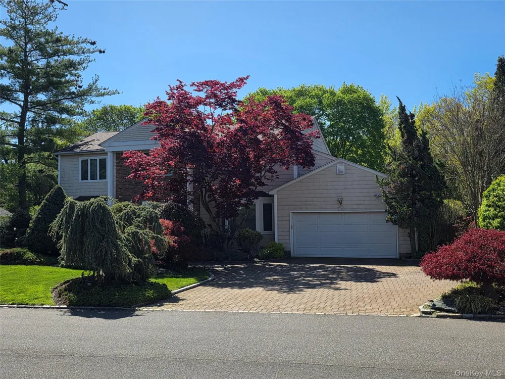 78 Woods Drive East Hills, NY 11576