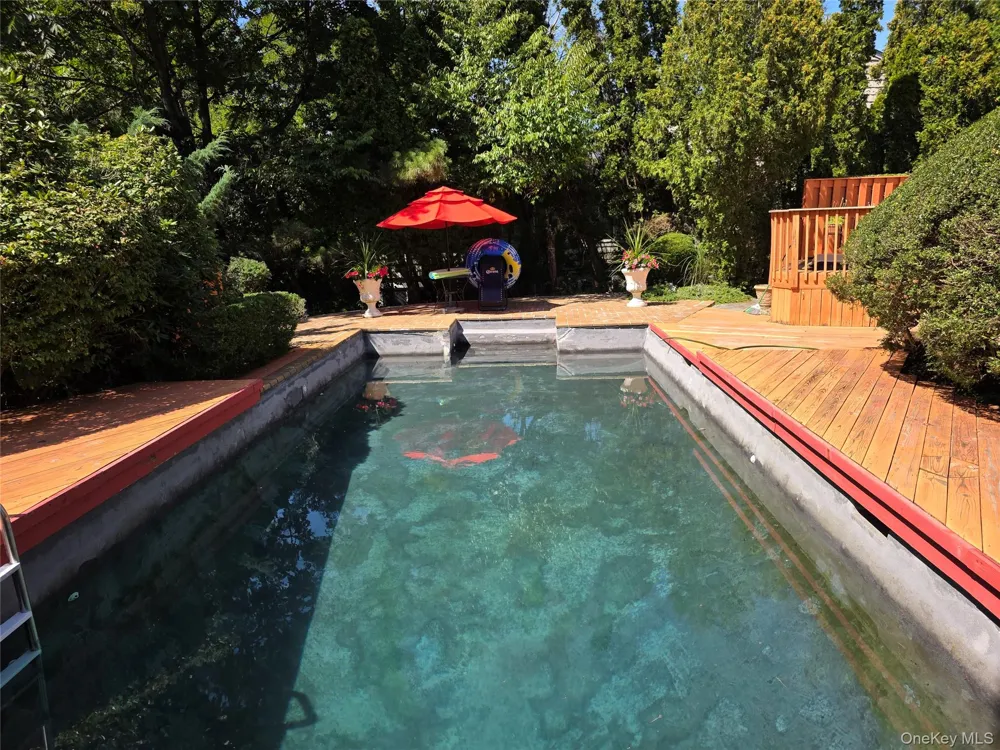 78 Woods Drive East Hills, NY 11576
