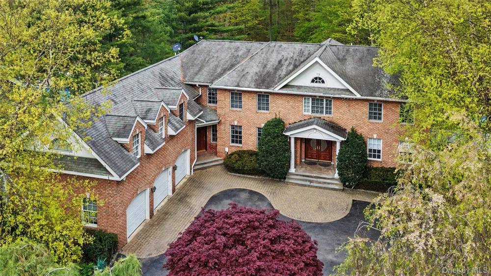 12 Chauncey Place Woodbury, NY 11797