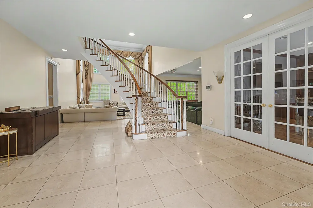 12 Chauncey Place Woodbury, NY 11797