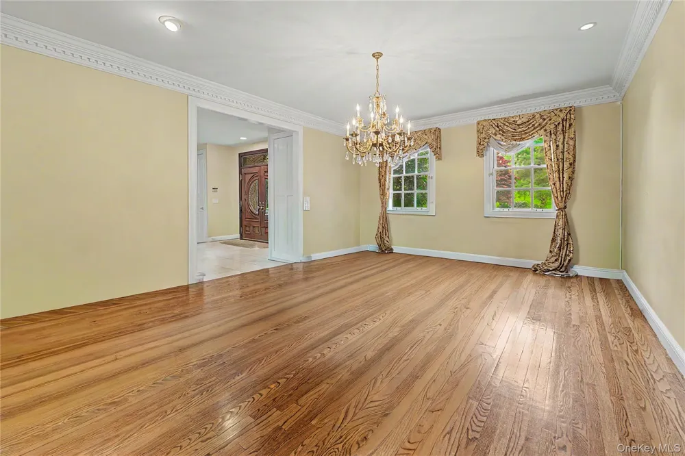 12 Chauncey Place Woodbury, NY 11797