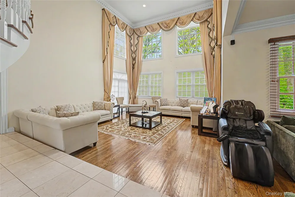 12 Chauncey Place Woodbury, NY 11797