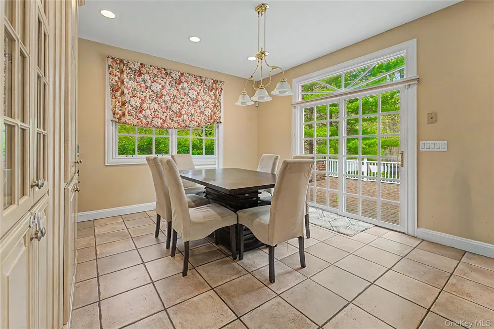 12 Chauncey Place Woodbury, NY 11797