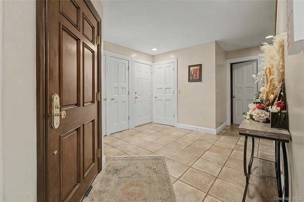 12 Chauncey Place Woodbury, NY 11797