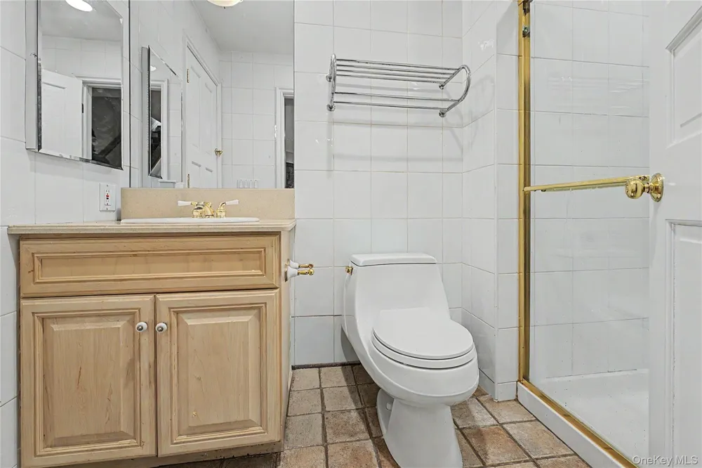12 Chauncey Place Woodbury, NY 11797
