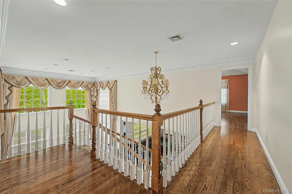 12 Chauncey Place Woodbury, NY 11797