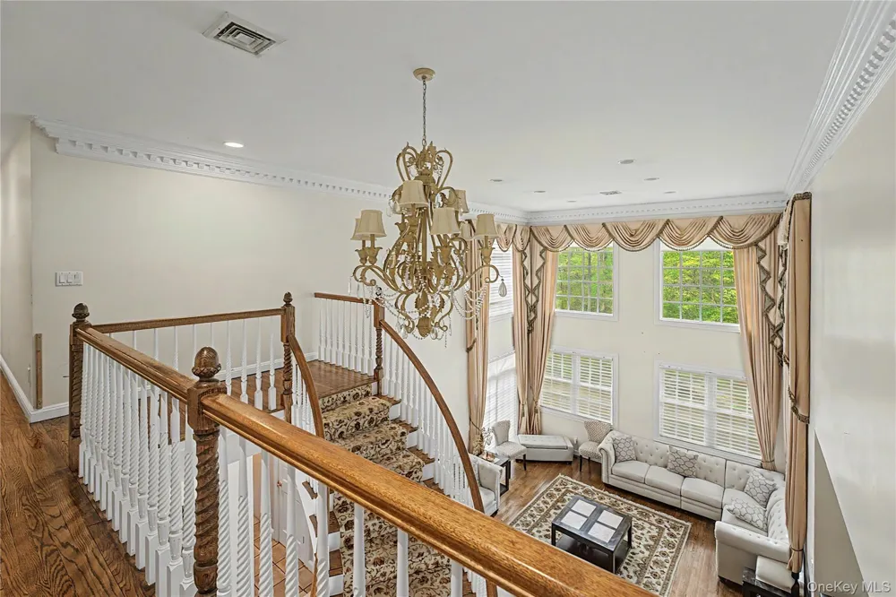 12 Chauncey Place Woodbury, NY 11797