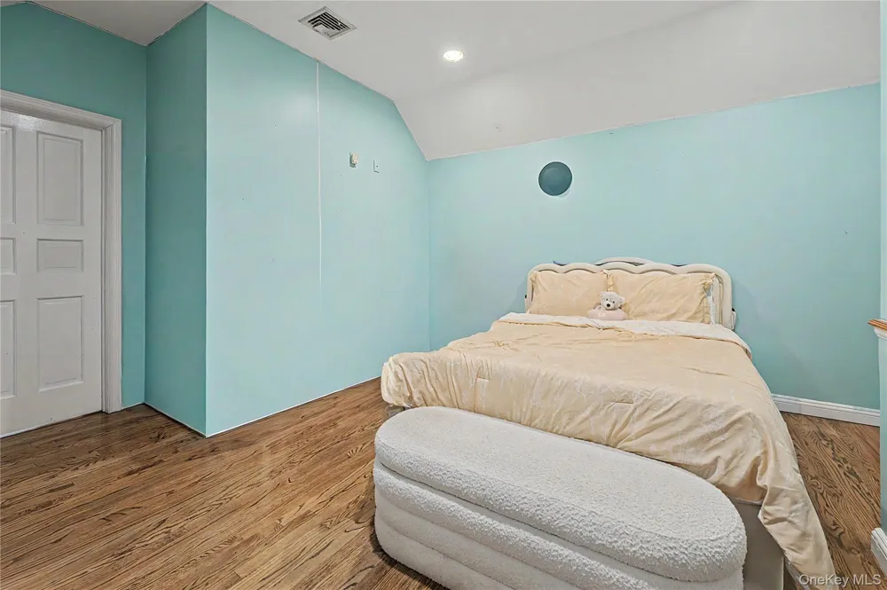 12 Chauncey Place Woodbury, NY 11797