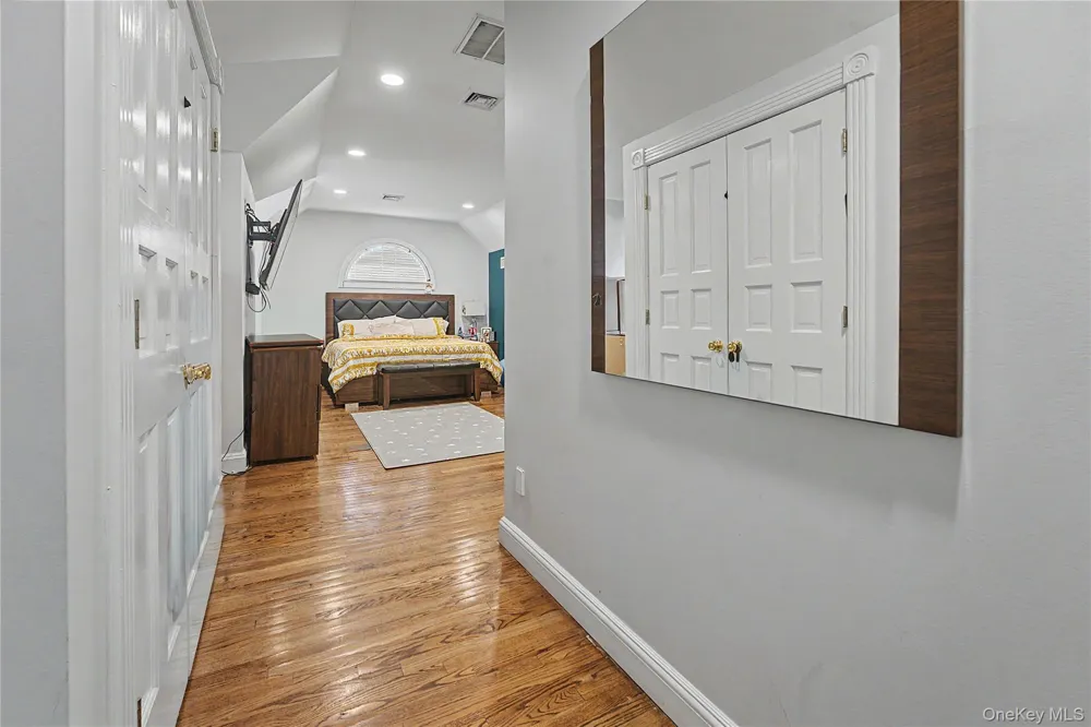 12 Chauncey Place Woodbury, NY 11797