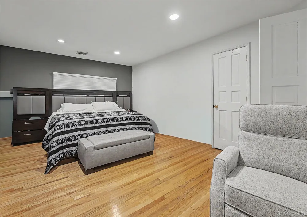 12 Chauncey Place Woodbury, NY 11797