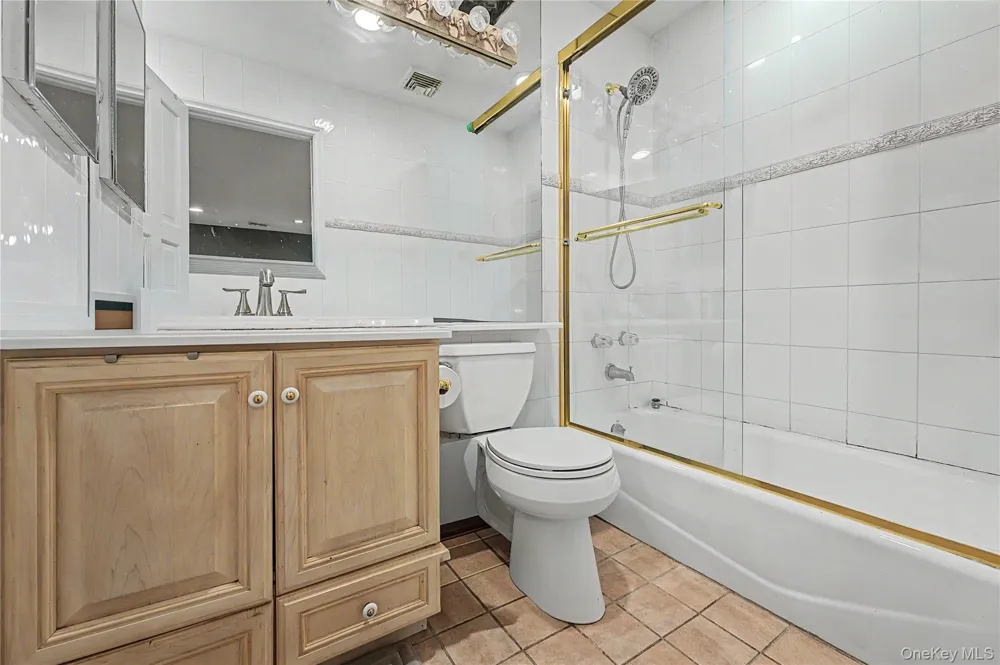12 Chauncey Place Woodbury, NY 11797