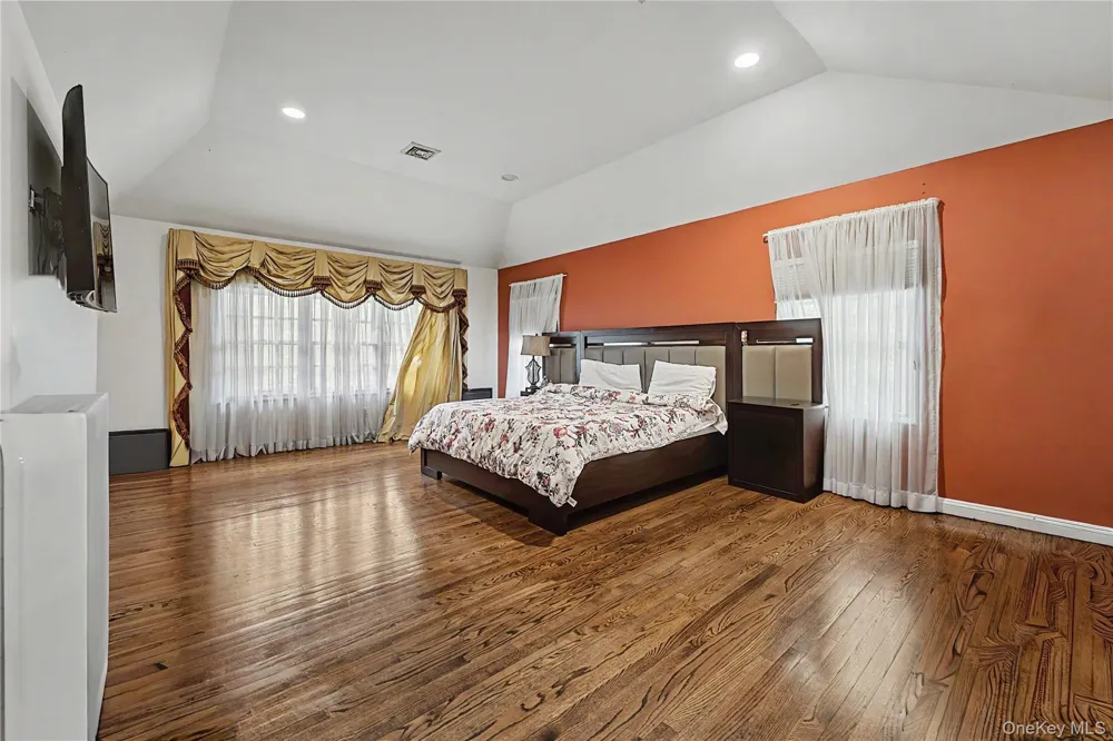 12 Chauncey Place Woodbury, NY 11797