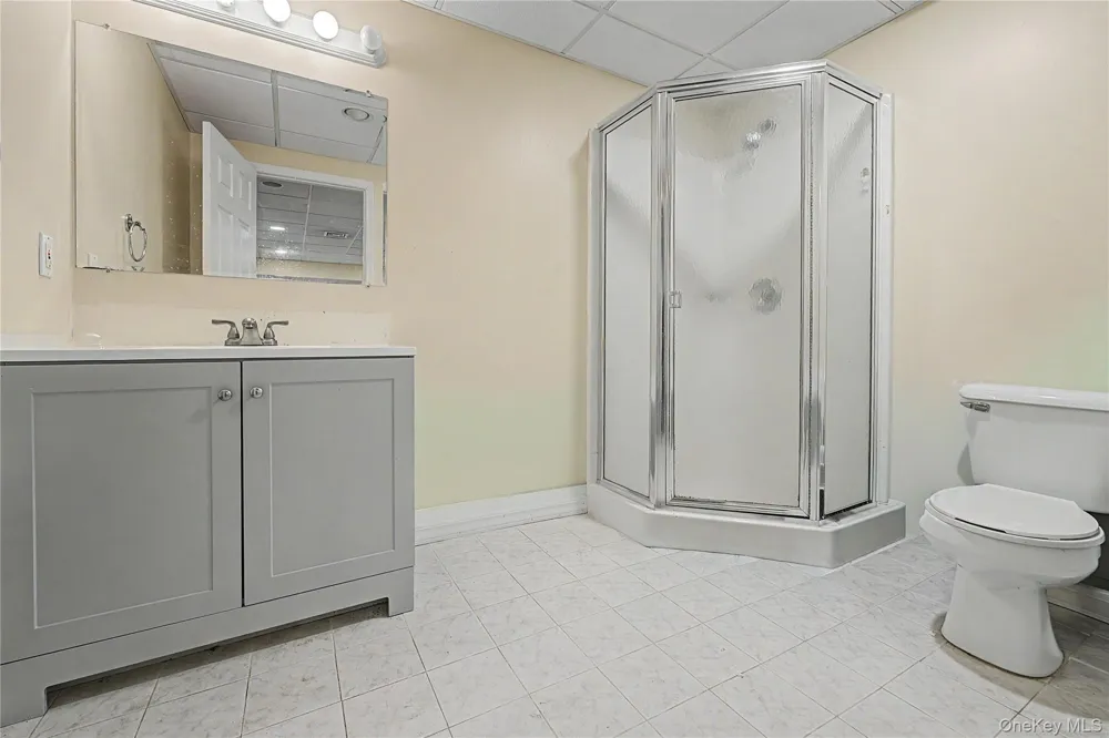 12 Chauncey Place Woodbury, NY 11797