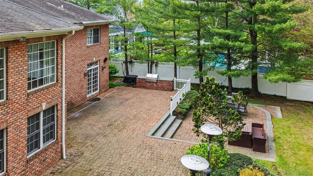 12 Chauncey Place Woodbury, NY 11797
