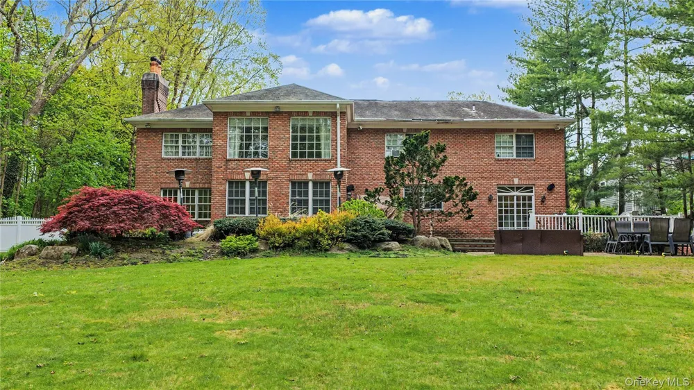 12 Chauncey Place Woodbury, NY 11797
