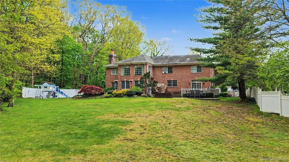 12 Chauncey Place Woodbury, NY 11797