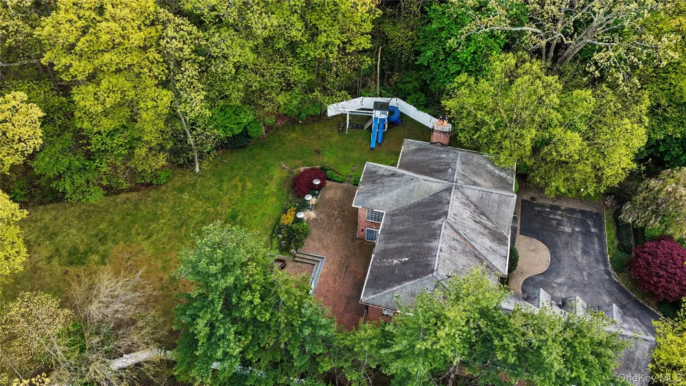 12 Chauncey Place Woodbury, NY 11797