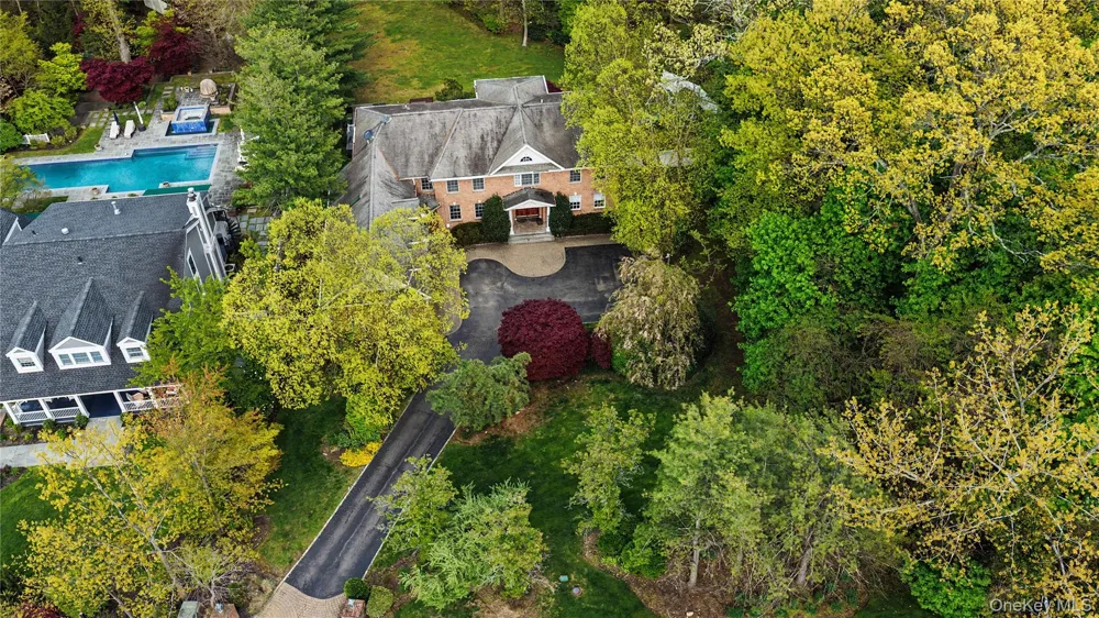 12 Chauncey Place Woodbury, NY 11797