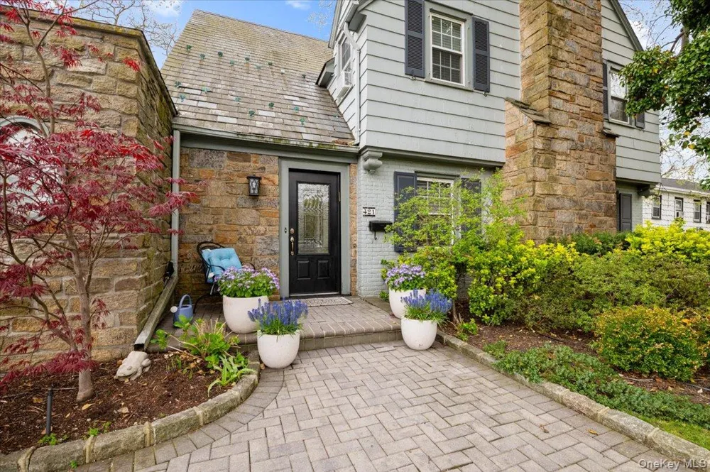 421 Broadway Lawrence, NY 11559