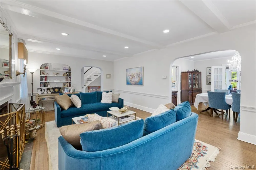 421 Broadway Lawrence, NY 11559