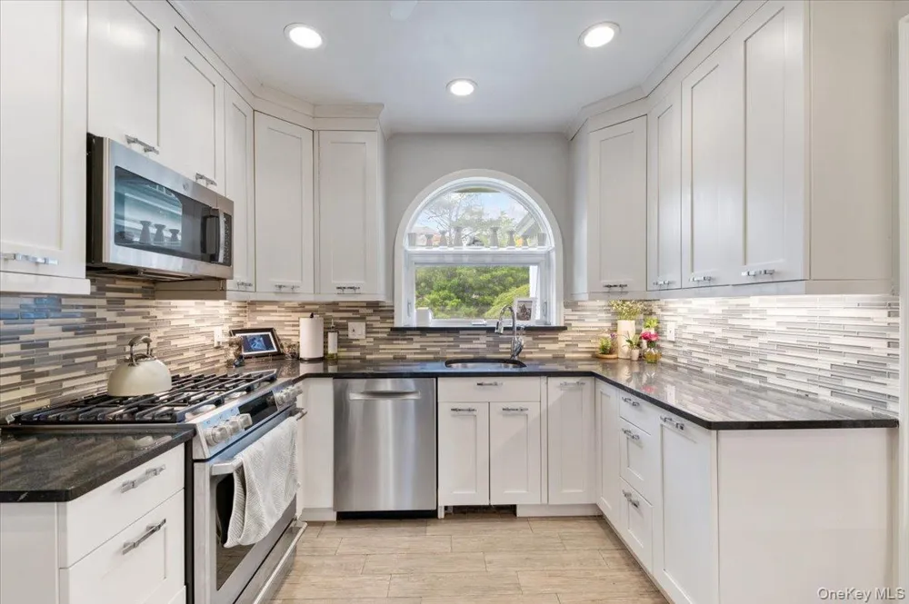 421 Broadway Lawrence, NY 11559