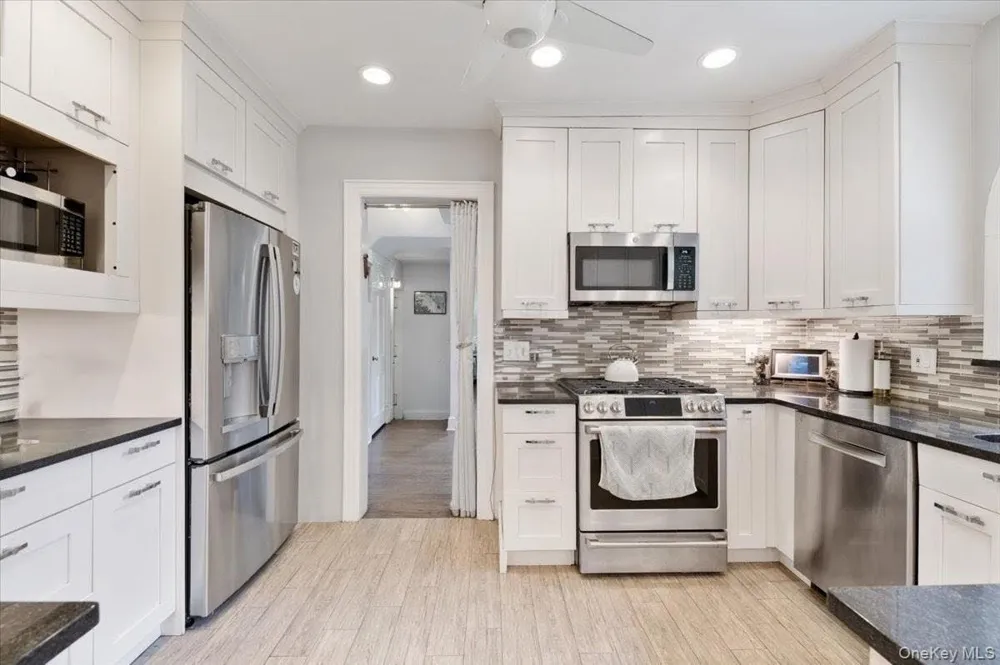 421 Broadway Lawrence, NY 11559