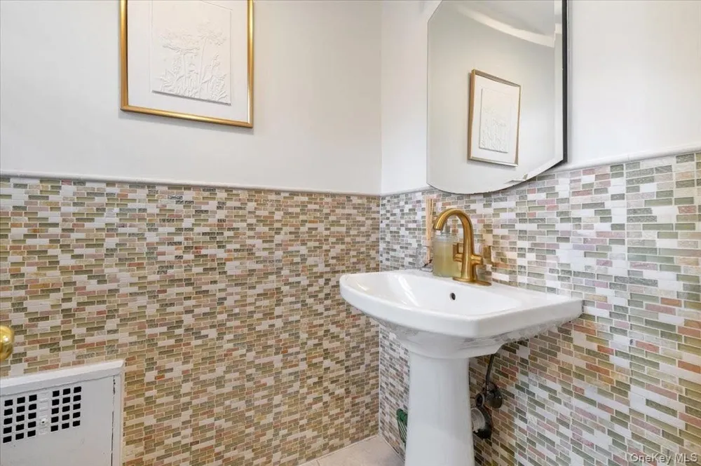 421 Broadway Lawrence, NY 11559