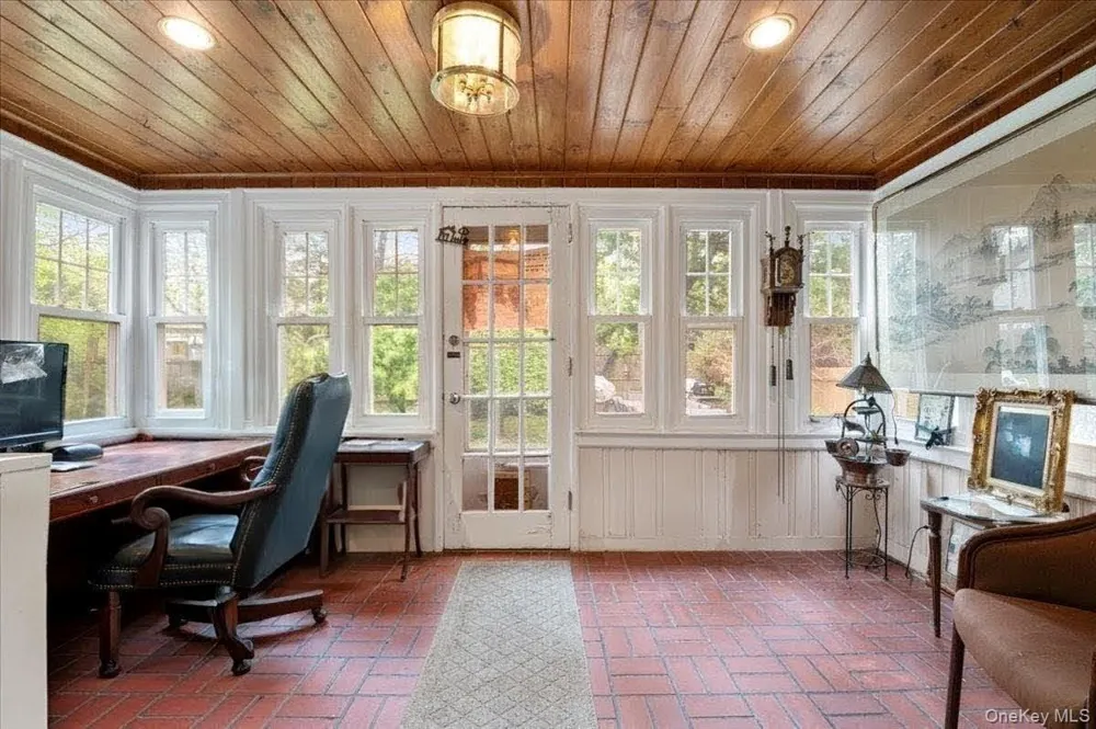 421 Broadway Lawrence, NY 11559