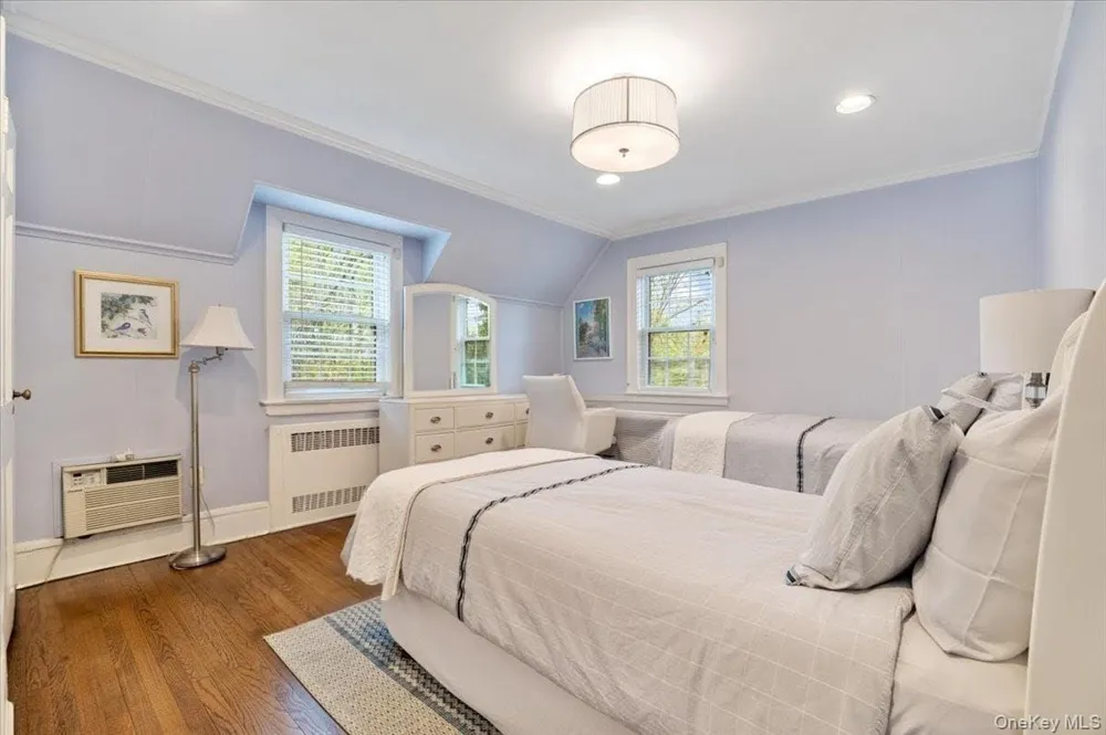 421 Broadway Lawrence, NY 11559
